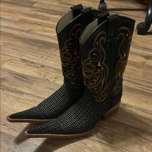 Black and Gold women’s Western Boots